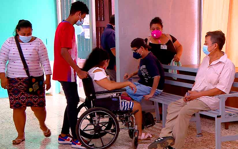Entregan sillas de rueda a protagonistas del Programa Todos con Voz en Managua