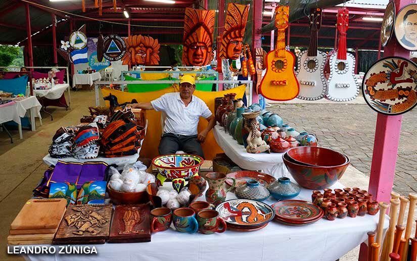 Artesanos nicaragüenses exponen sus productos en el Parque Nacional de Ferias