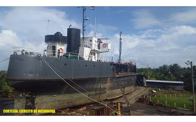 Fuerza Naval informa sobre mantenimiento y reparación de buque-tanque