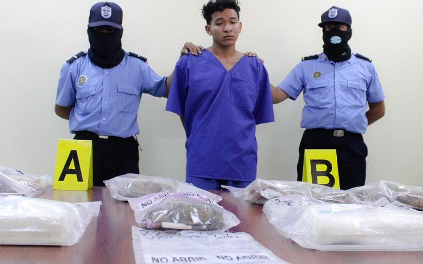 Policía Nacional detiene a 5 personas involucradas en tráfico de droga