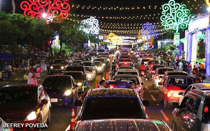 Desborde de familias nicaragüenses en la Avenida de Bolívar a Chávez