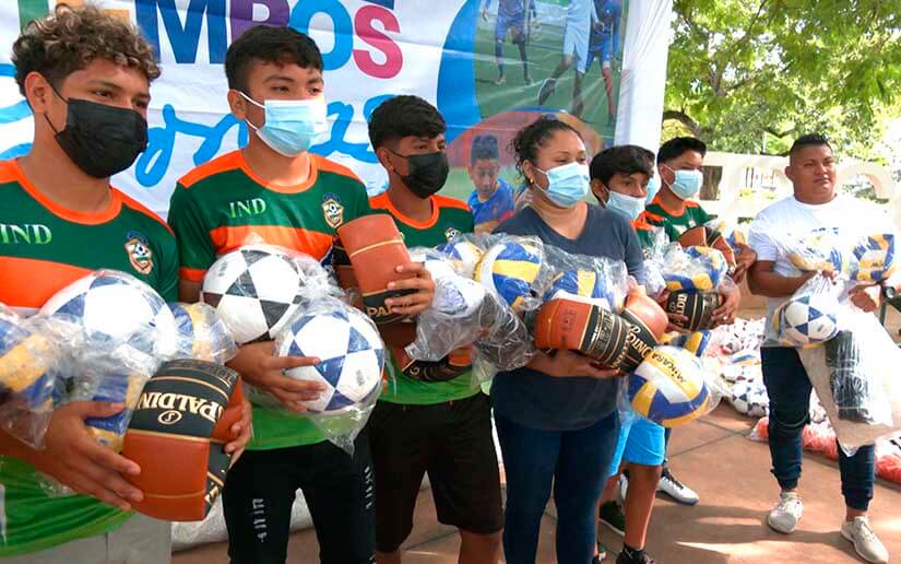 Juventud Sandinista entrega uniformes a Consejos Deportivos Departamentales