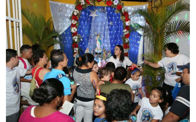 Compañera Rosario Murillo saluda a familias que celebran a la Purísima