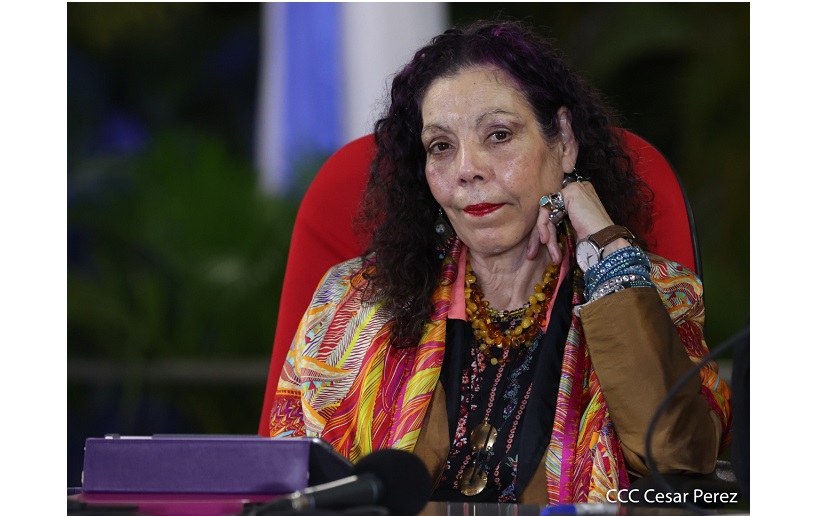 Compañera Rosario tras Graduación de Oficiales del Ejército (10-12-21)