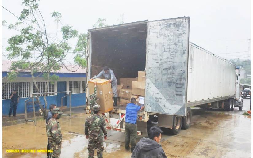 Ejército de Nicaragua realizó descargue de 8 mil juguetes en colegio de Waslala