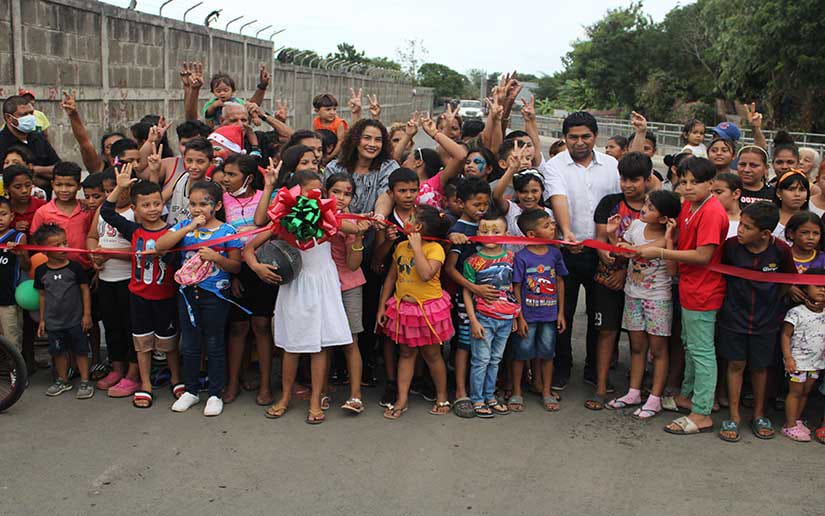 Alcaldía entrega millonario combo de proyectos a familias del Anexo La Primavera