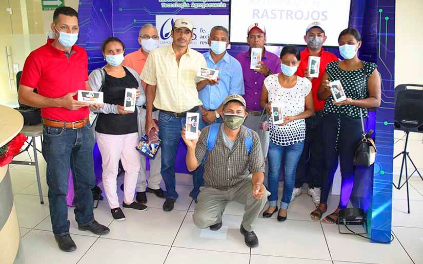 Entrega de equipos tecnológicos a productores fortalece telecentros en Nicaragua