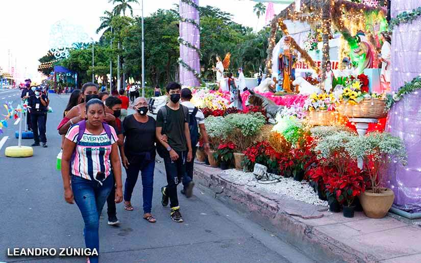 Encanto navideño en la Avenida de Bolívar a Chávez