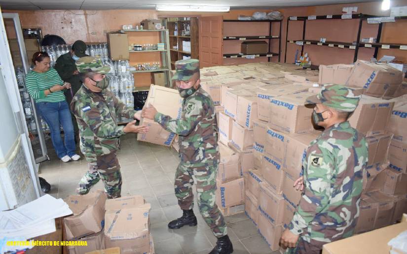 Ejército de Nicaragua participa en descargue y traslado de insumos médicos en Carazo