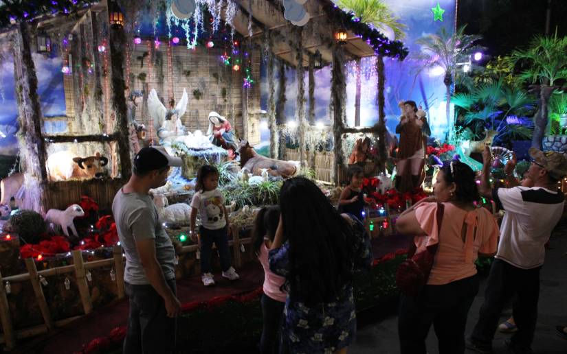 Una probada a la Navidad desde la Avenida de Bolívar a Chávez