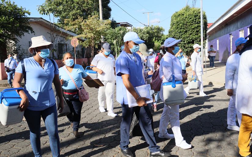 Vacunación voluntaria casa a casa contra la Covid-19 en el barrio Costa Rica