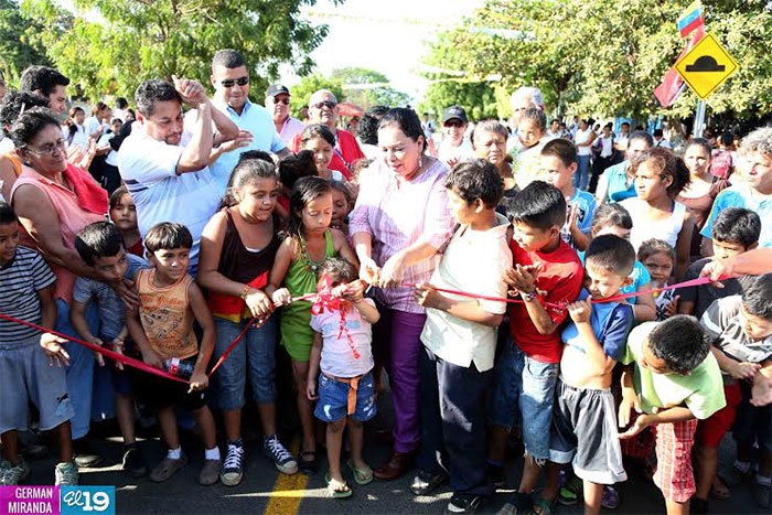 Comuna capitalina inaugura revestimiento de calles en el barrio “Los López”