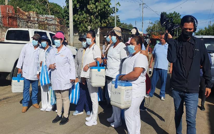 Más familias se inmunizan en jornadas casa a casa contra la Covid-19