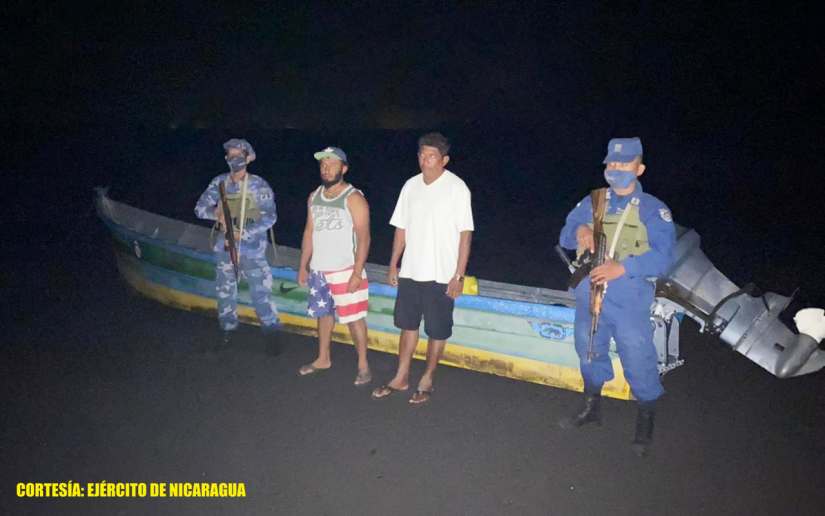 Fuerza Naval retuvo a dos personas  y una embarcación de bandera salvadoreña