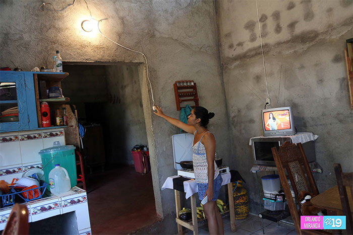 Gobierno Sandinista dota de energía estable a familias de Oro Verde