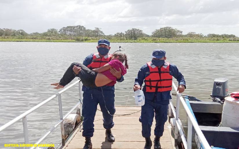 Fuerza Naval traslada a adolescente por complicaciones de salud hasta Río San Juan