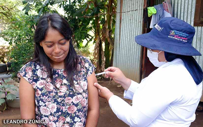 Continúa vacunación voluntaria casa a casa en barrios de Managua