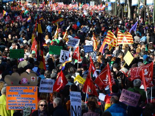 Miles de españoles reclaman en las calles renuncia del Gobierno