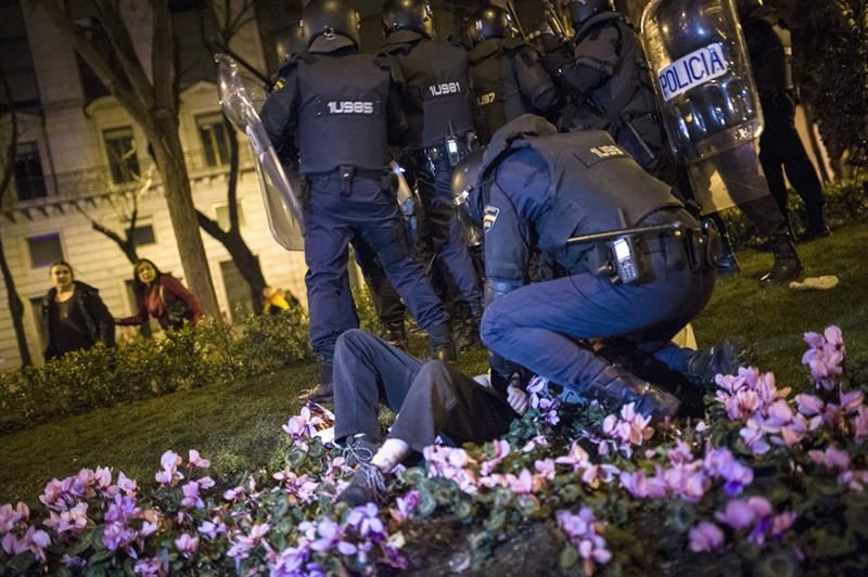 Un centenar de heridos y 24 detenidos en protestas en España	
