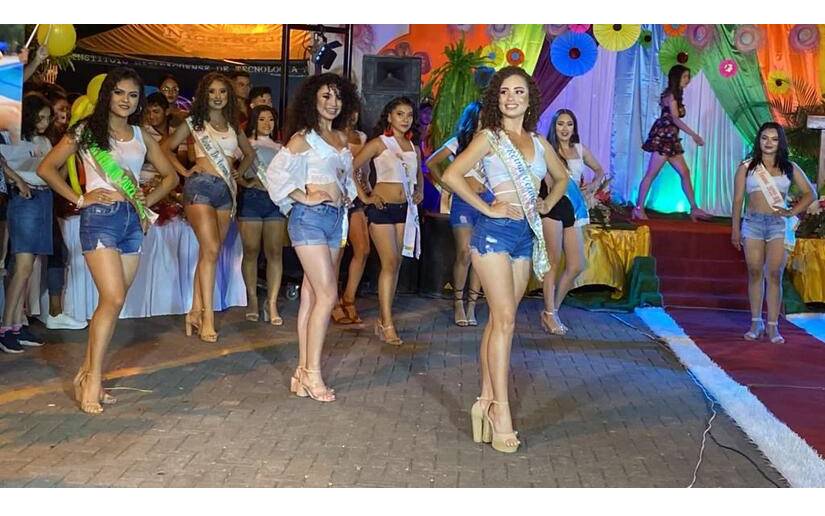 Coronan a reinas de verano en el departamento de Matagalpa