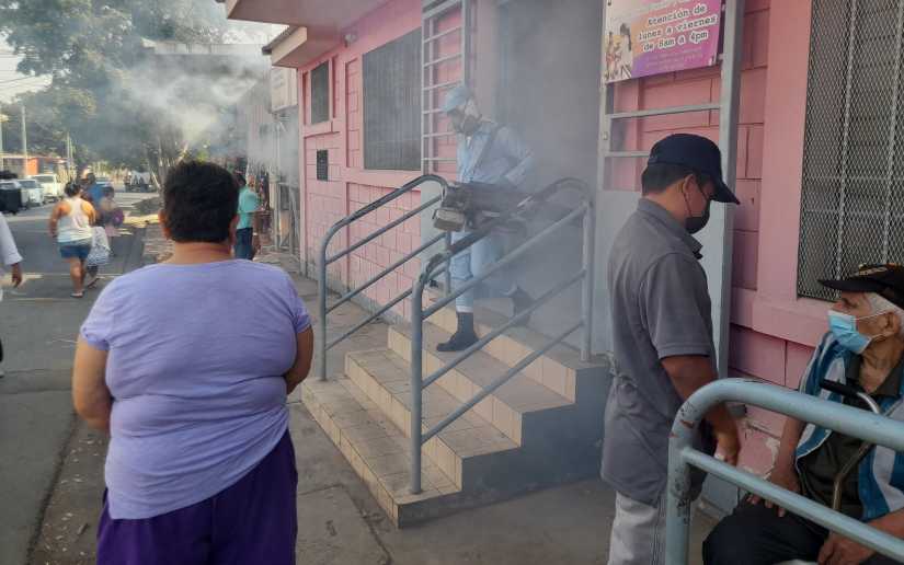Barrio San José Oriental se convierte en protagonista de jornada de fumigación