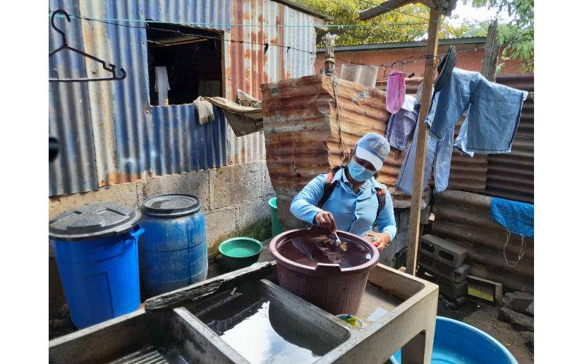 Realizan jornada de fumigación en el barrio Eduardo Contreras de Managua