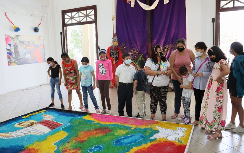 INC inaugura exposición documental sobre tradiciones de Semana Santa
