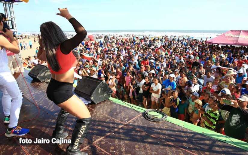 Espectacular Carnaval Playero en la costa de Pochomil