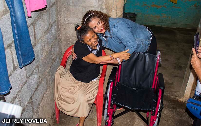 Alcaldía de Managua entrega medios auxiliares a personas con discapacidades
