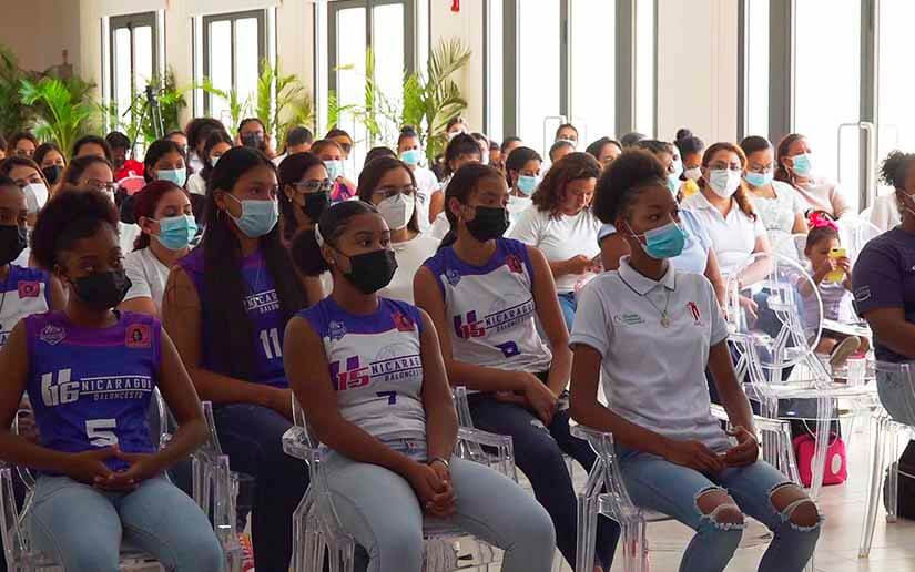 Realizan encuentro con mujeres deportistas de baloncesto en Managua