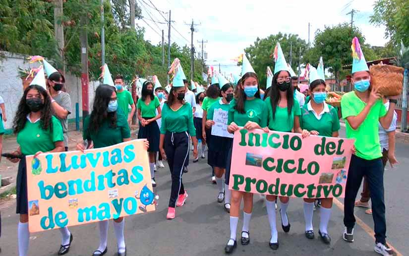Comunidad educativa del Instituto Enrique Flores celebra inicio de ciclo productivo