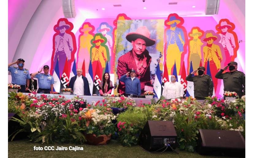 Presidente Daniel y Compañera Rosario rinden homenaje al General Sandino
