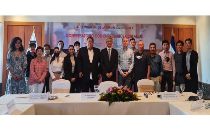 Empresarios coreanos intercambian con autoridades de Zonas Francas y Mitrab