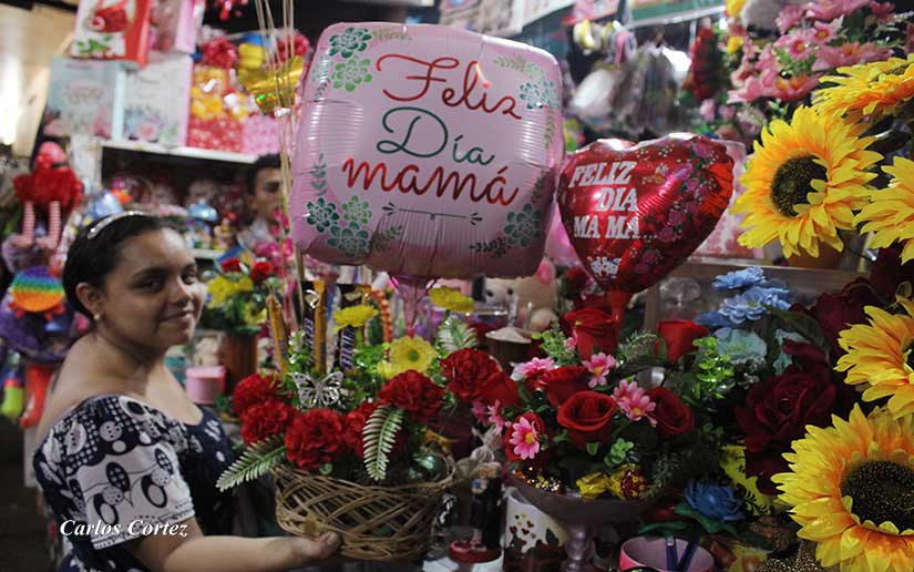 Mercados con ofertas y descuentos en productos alusivos para el Día de la Madre