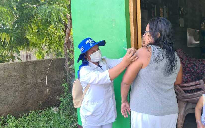 Familias de Las Jagüitas cumplen su esquema de vacunación contra la Covid-19