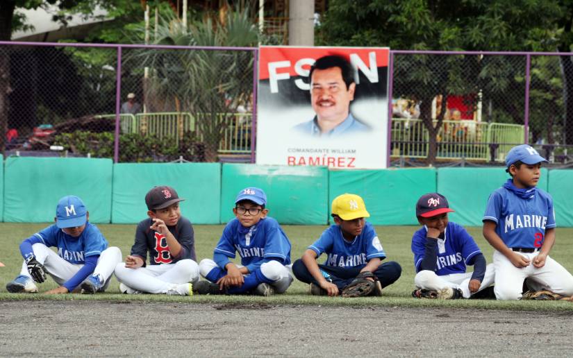  Alcaldía de Managua entrega material deportivo a las ligas de béisbol infantil
