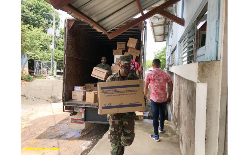 Ejército de Nicaragua realiza descargue de paquetes de suministros médicos