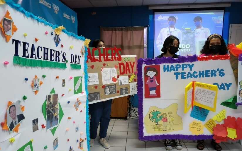 Centro Tecnológico de Idiomas agasaja a docentes en celebración a su día