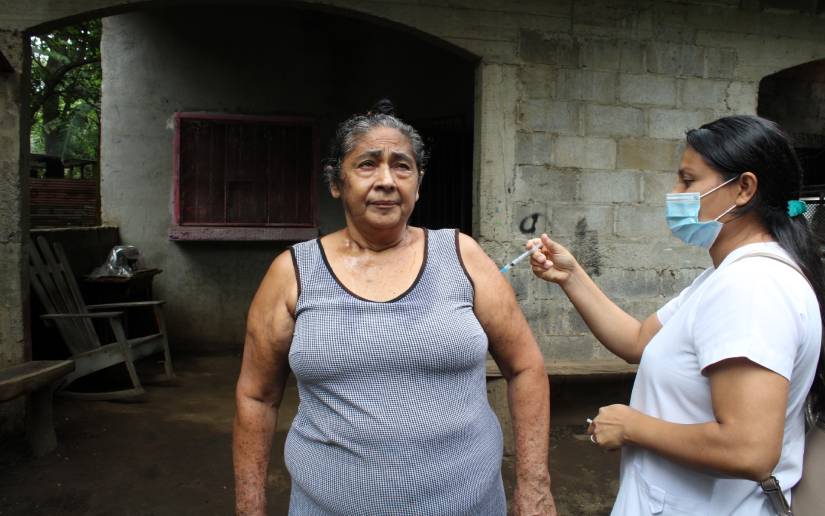Vacunación contra la Covid-19 llega a las familias de Ticuantepe
