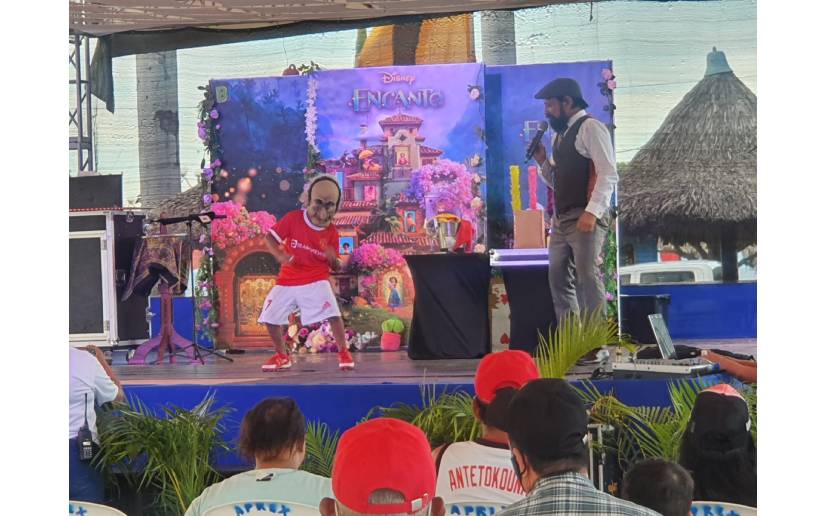 Puerto Salvador Allende cierra con show infantil la celebración del mes del niño