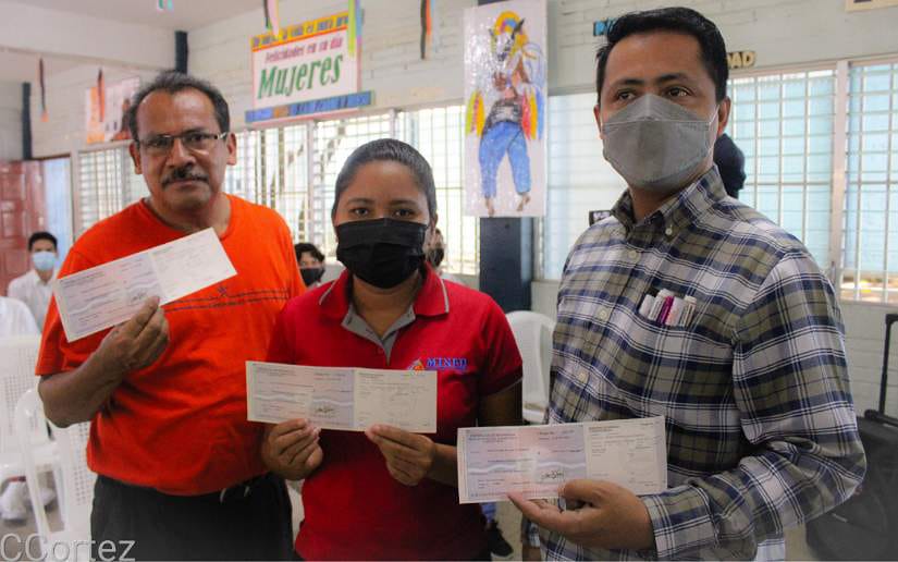 Maestros de Nicaragua reciben bono especial de reconocimiento a su labor