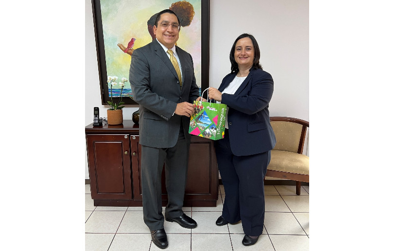 Embajador de Nicaragua con Ministra de la niñez y adolescencia de Costa Rica