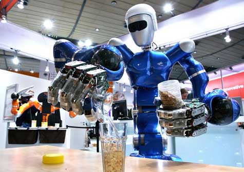 Robot presentado en Alemania muestra gran habilidad manual