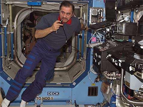 Cosmonauta ruso perdió un panel durante una caminata espacial