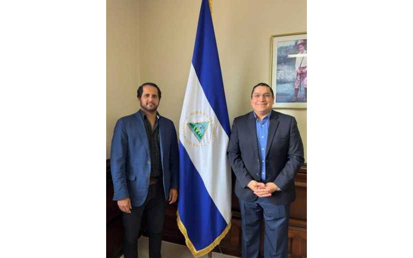 Embajada de Nicaragua recibe visita de cantautor en Costa Rica