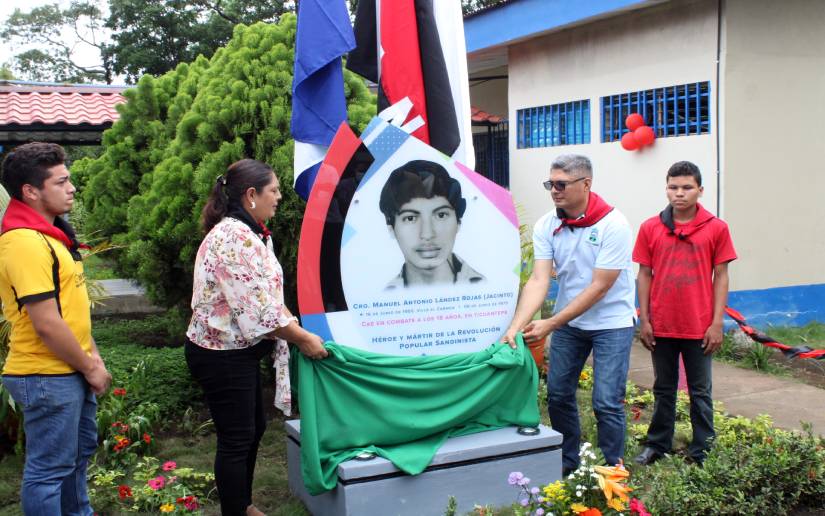Develan monumento al Héroe Manuel Landez Rojas en El Centro Técnico de Ticuantepe