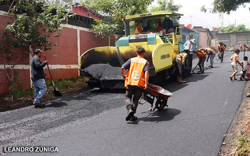 Avanza construcción de calles para el pueblo en el barrio Jorge Cassaly