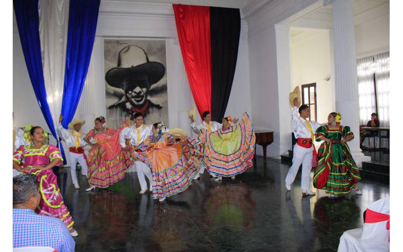 Realizan tercera graduación de Escuelas Municipales de Danza