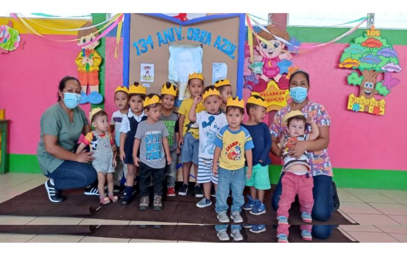 Niños de CDI celebran el aniversario de la publicación de la obra Azul