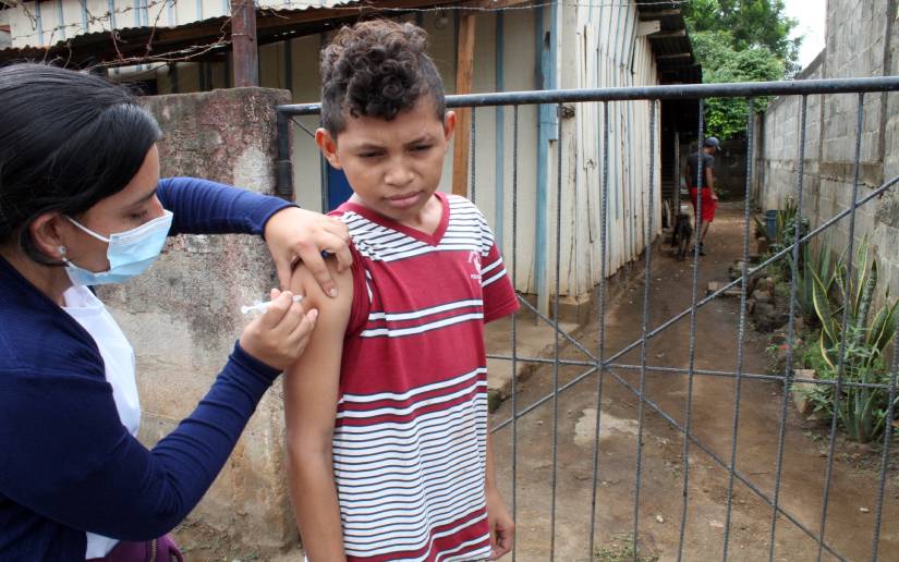Aplican vacunas contra la Covid-19 en Zona 4 de Ciudad Sandino
